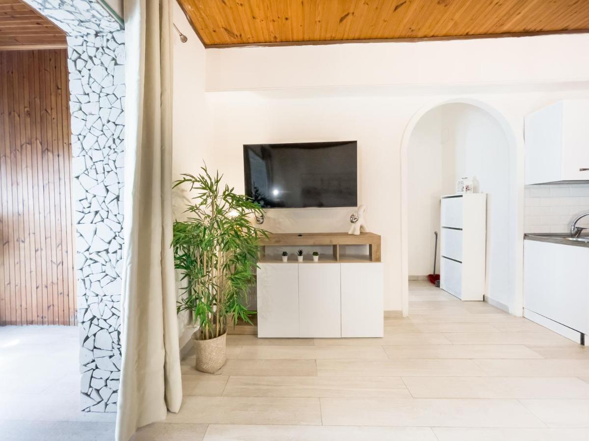 Athena Sea Front Apartment, Parking & Pool Lago Patria Bagian luar foto