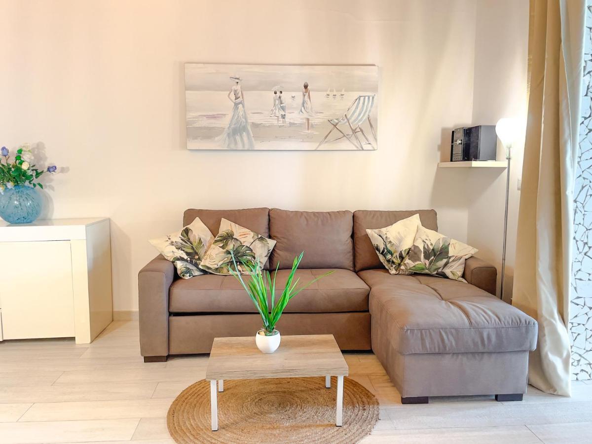 Athena Sea Front Apartment, Parking & Pool Lago Patria Bagian luar foto