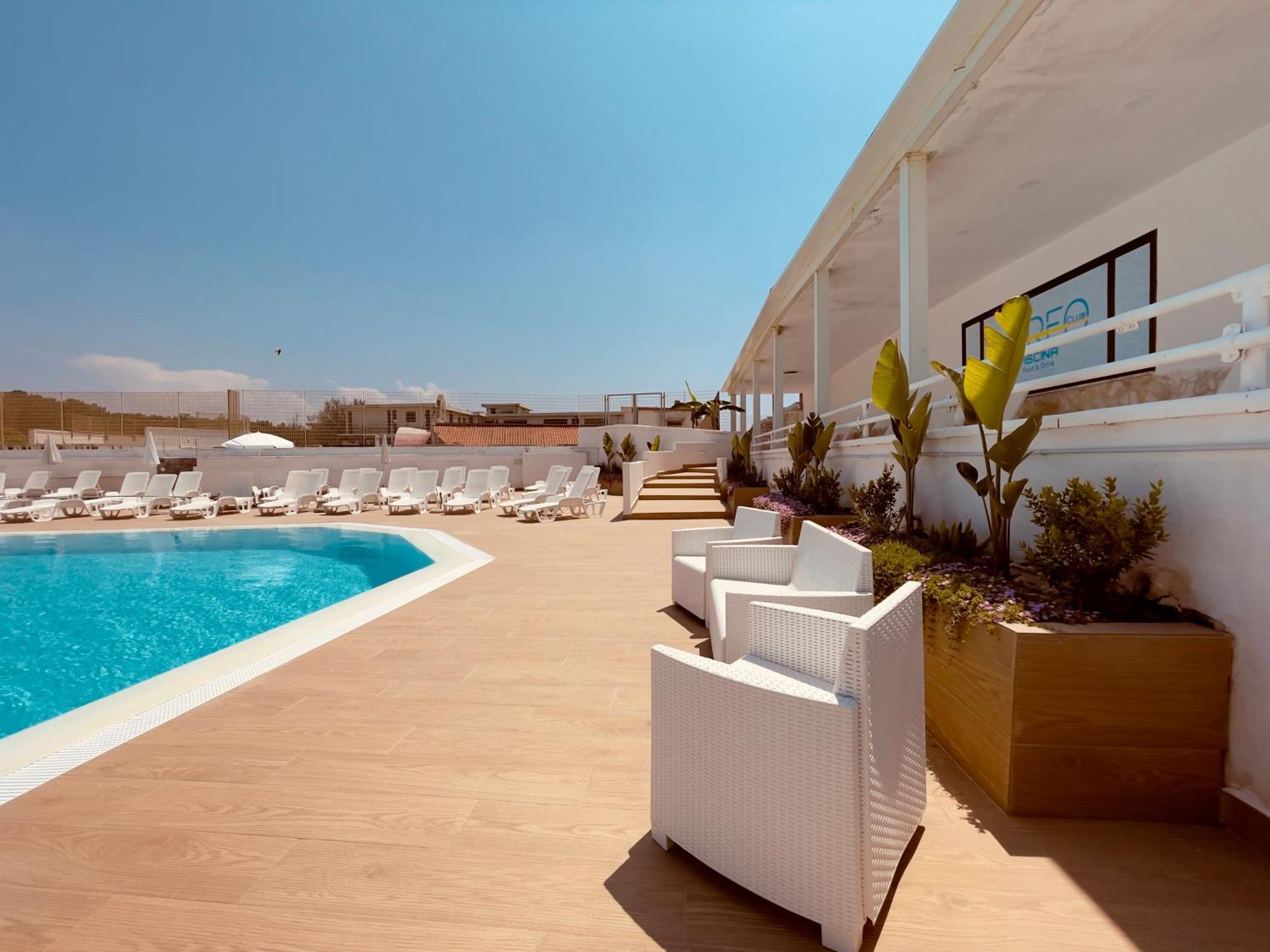 Athena Sea Front Apartment, Parking & Pool Lago Patria Bagian luar foto