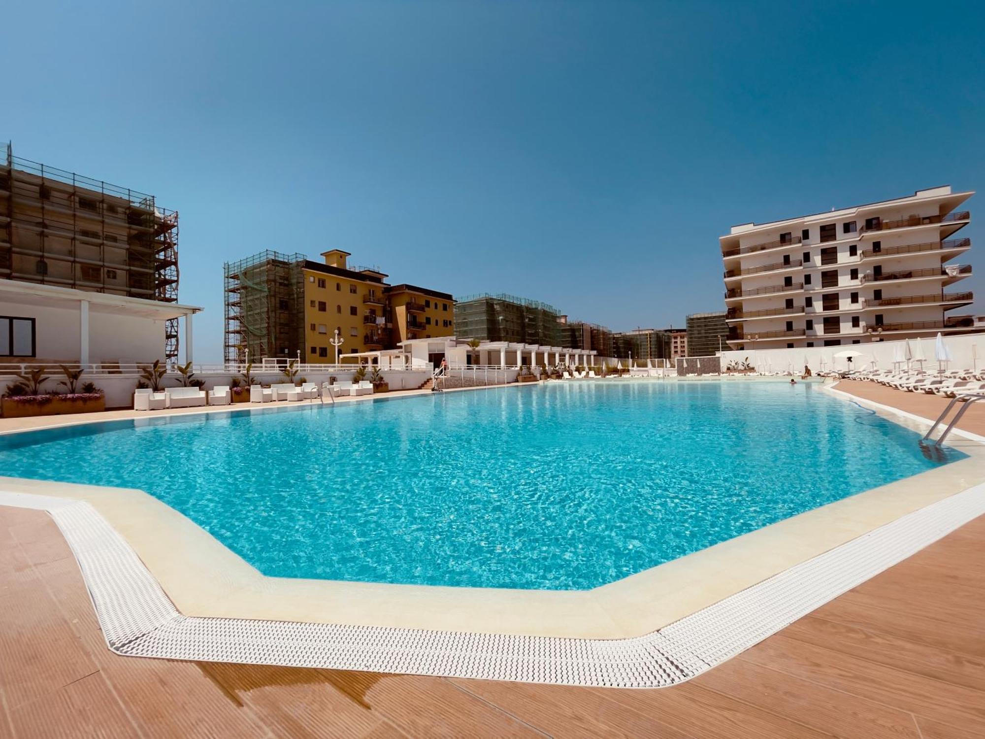 Athena Sea Front Apartment, Parking & Pool Lago Patria Bagian luar foto